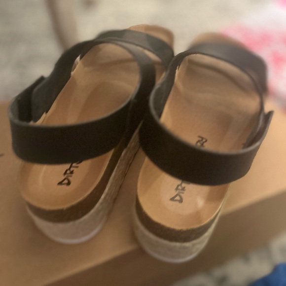 Dirty Laundry NWT Women's Peyton Platform Leather Dress Sandals - Picture 4 of 8